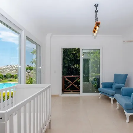דירה House With Sea View And Shared Pool In Bodrum טורגוטריס